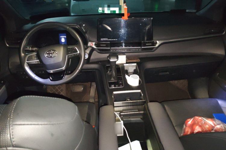 Used Toyota SIENNA 2023 2.5L Hybrid Deluxe Edition Center Console