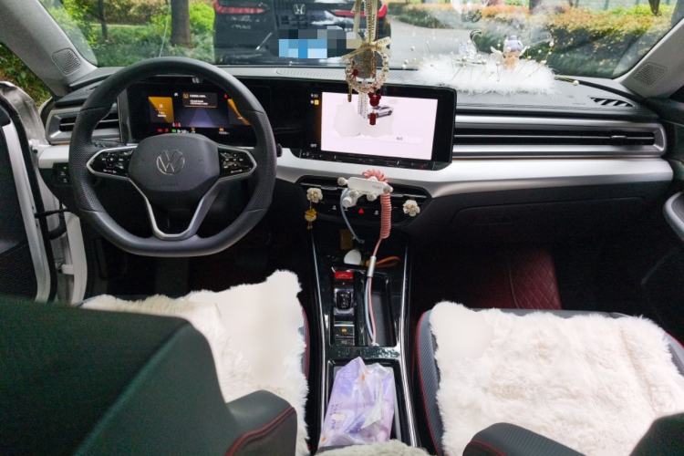 Used Volkswagen Lamando 2024 Lavida L 280TSI DSG Cool & Spicy Edition Center Console