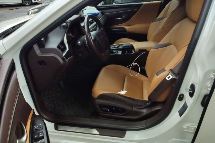 Used Lexus ES 2020 200 Excellence Edition
