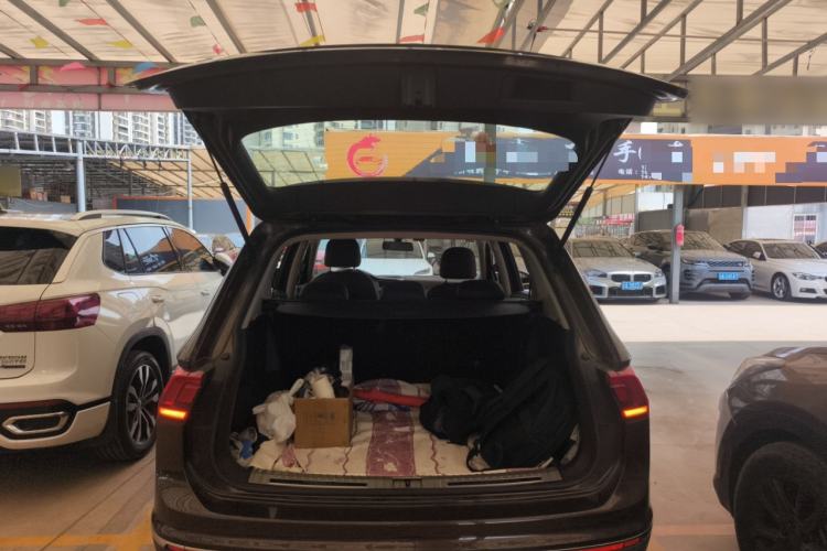 Used Volkswagen Tiguan L 2018 Revised Version 330TSI Automatic Two-Wheel Drive Comfort Edition Trunk