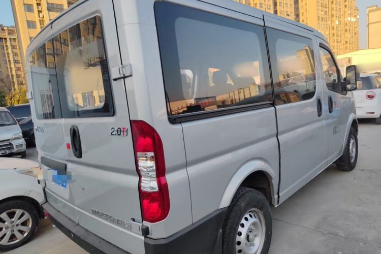 Used Dongfeng Yufeng Yufeng 2023 V9+ 2.0T Manual Front-Wheel-Drive Multi-Function Short-Chassis Low-Roof 5/6-Seater
