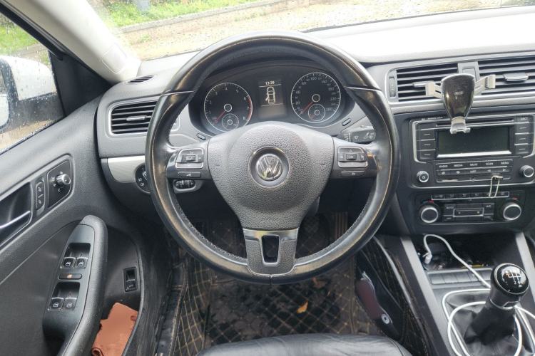 Used Volkswagen Sagitar 2012 1.4TSI Manual Luxury Model Steering Wheel