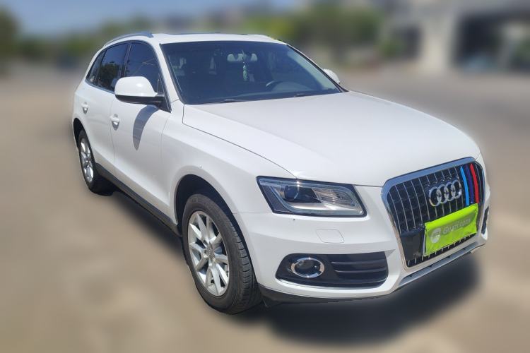 Used Audi Q5 2015 40 TFSI Trendy Edition Front Right 45 Deg
