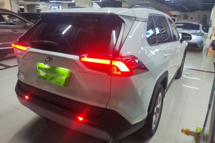 Used Toyota RAV4 2021 2.0L CVT Two-Wheel Drive Fashion PLUS Edition
