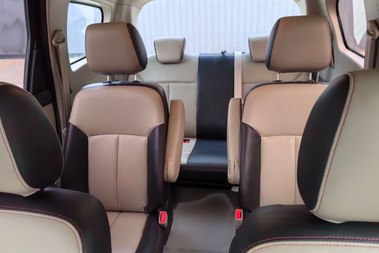 Used FAW Yingzhi 737 2016 1.5L CVT Luxury Navigation Edition