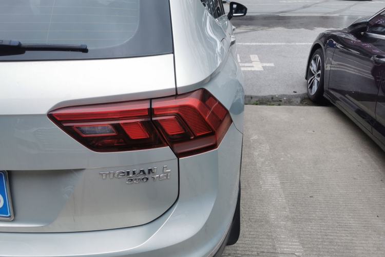 Used Volkswagen Tiguan L 2017 330TSI Automatic Two-Wheel Drive Luxury Edition Right Rear Taillight