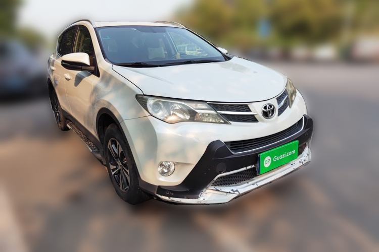 Used Toyota RAV4 2015 2.0L CVT Two-Wheel Drive Fashion Edition Front Right 45 Deg