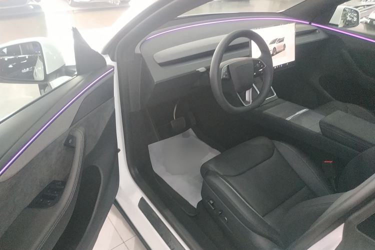 Used Tesla Model Y L 2025 Model Long-Range All-Wheel-Drive Version Driver Seat