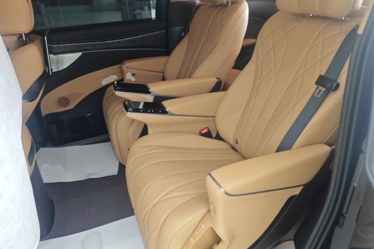 Used Denza D9 2025 DM-i Smart Drive 1020 Four-Wheel Drive Deluxe Model Left Rear Seat