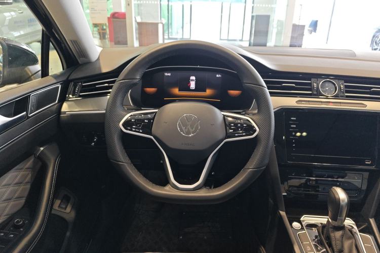 Used Volkswagen Magotan 2025 Revised Version Zhongxiang Edition 280TSI DSG Luxury Trim