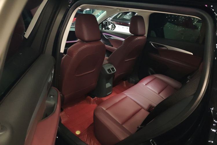 Used Buick Envision 2025 Encore Plus 28T Two-Wheel-Drive Platinum Edition Interior 3