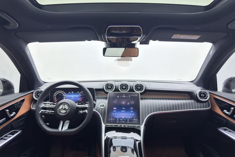 Used Mercedes-Benz GLC 2023 GLC 260 L 4MATIC Luxury Model 5 Seats Interior 1