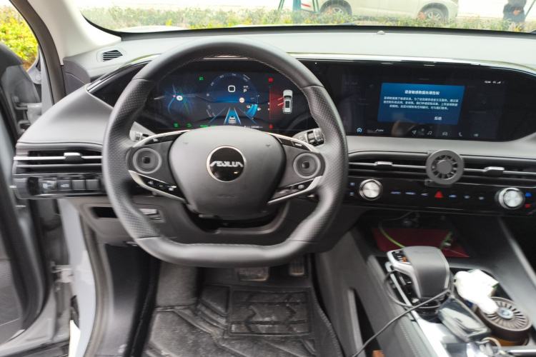 Used Dongfeng Aeolus Huge 2022 Mach Dual-Motor 1.5T MHD Dare-to-Dream Edition Steering Wheel
