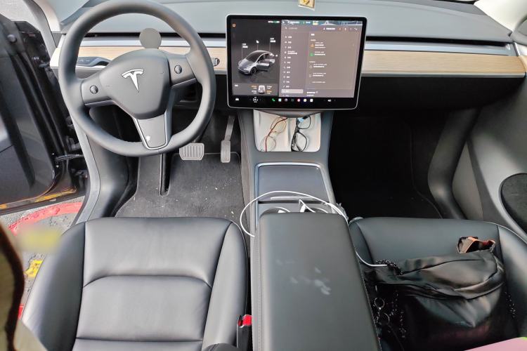 Used Tesla Model Y 2022 Long-Range All-Wheel-Drive Version
