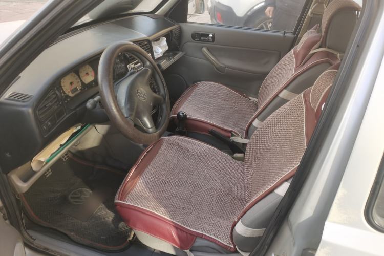 Used Volkswagen Jetta 2005 CIF Partner Left Front Seat