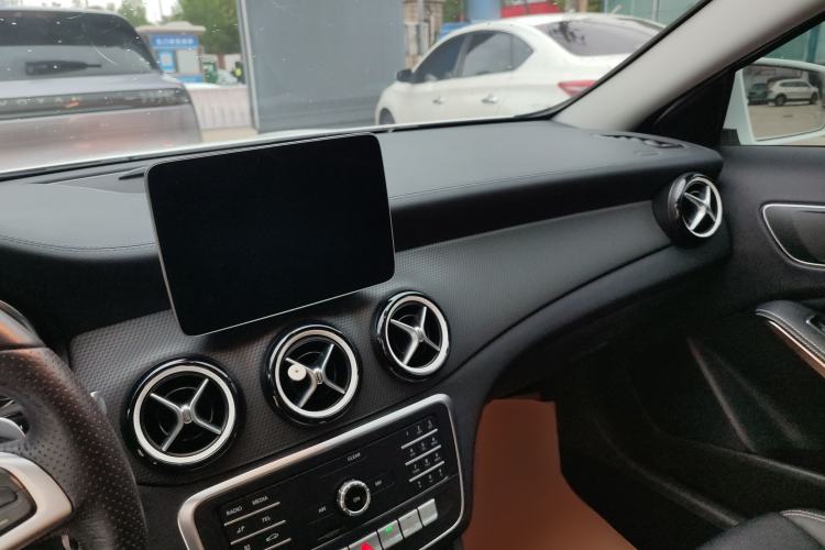 Used Mercedes-Benz GLA 2019 GLA 200 Fashion Model Center Console