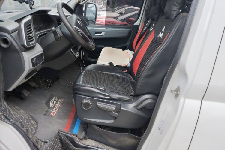 Used SAIC MAXUS Xintu V80 2021 2.0T Manual Classic Aoyuntong 127 PS Mid-axle Mid-roof 6/7/8/9-Seater Left Front Seat