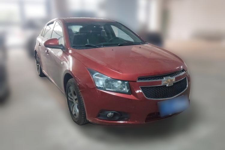Used Chevrolet Cruze 2013 Hatchback 1.6L Manual Luxury Model Front Right 45 Deg