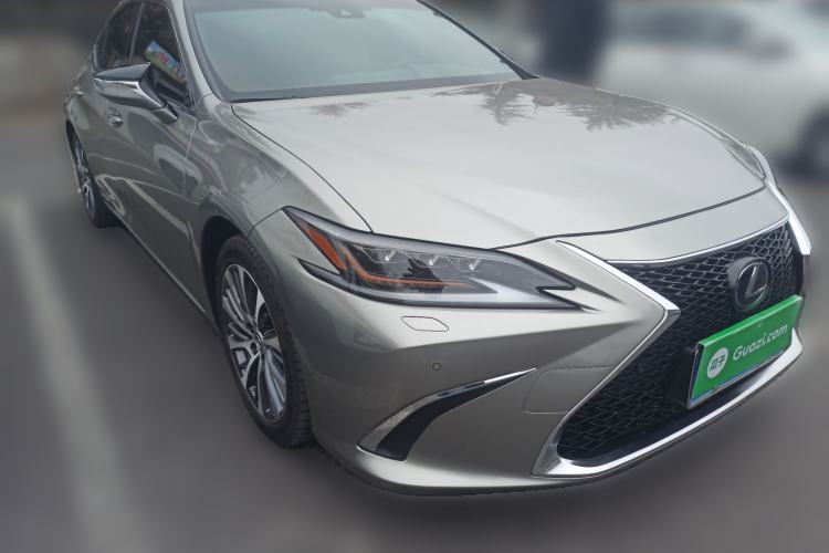 Used Lexus ES 2019 300h Millionth Anniversary Limited Edition China VI Standard
