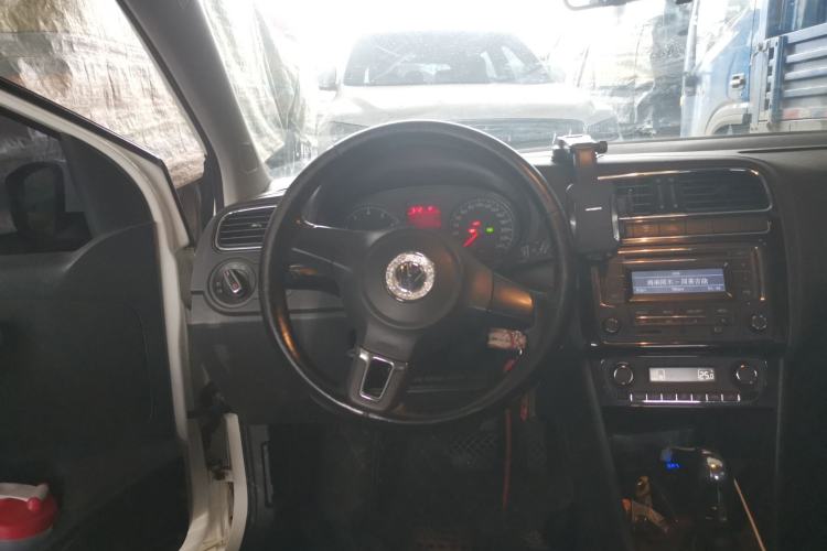 Used Volkswagen Polo 2013 1.6L Automatic Luxury Edition Steering Wheel