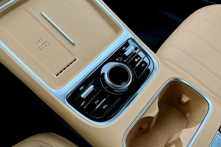 Used Geely Galaxy Galaxy Xingjian 7 EM-i 2025 120km Flagship Edition
