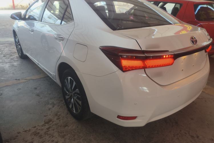 Used Toyota Corolla 2016 Dual-Engine 1.8L E-CVT Elite Edition