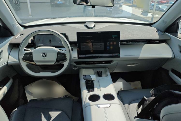 Used CHANGAN UNI-Z New Energy 2025 Model, Smart New Blue Whale 125km Ultra-Strong Version Center Console