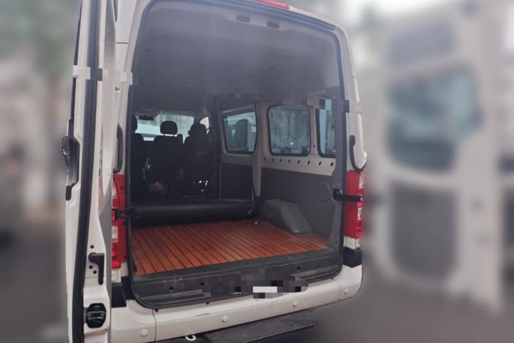 Used Foton Toano 2024 Small Passenger Comfort Version Cummins 2.8T Manual Transmission Long Wheelbase Mid-Roof Design Rear Single Tire 9-Seater