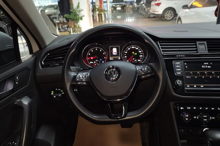 Used Volkswagen Tiguan L 2017 330TSI Automatic Two-Wheel Drive Luxury Edition
