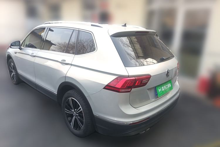 Used Volkswagen Tiguan L 2018 330TSI Automatic Two-Wheel Drive Luxury Edition Rear Left 45 Deg