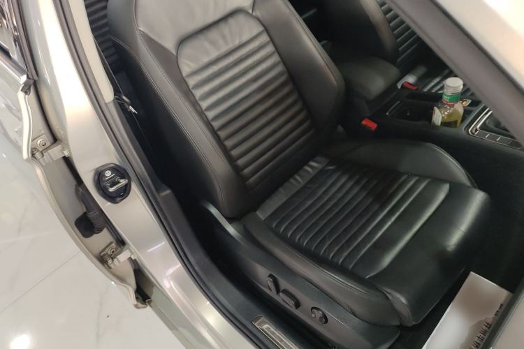 Used Volkswagen Magotan 2019 330TSI DSG Leading Edition China V Standard Right Front Seat