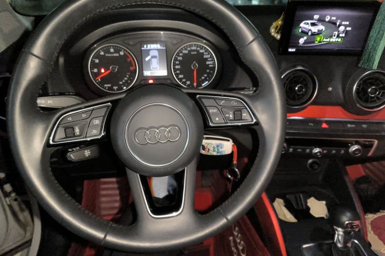 Used Audi Q2L 2018 35 TFSI Fashion Dynamic Version China VI Emission Standard Steering Wheel