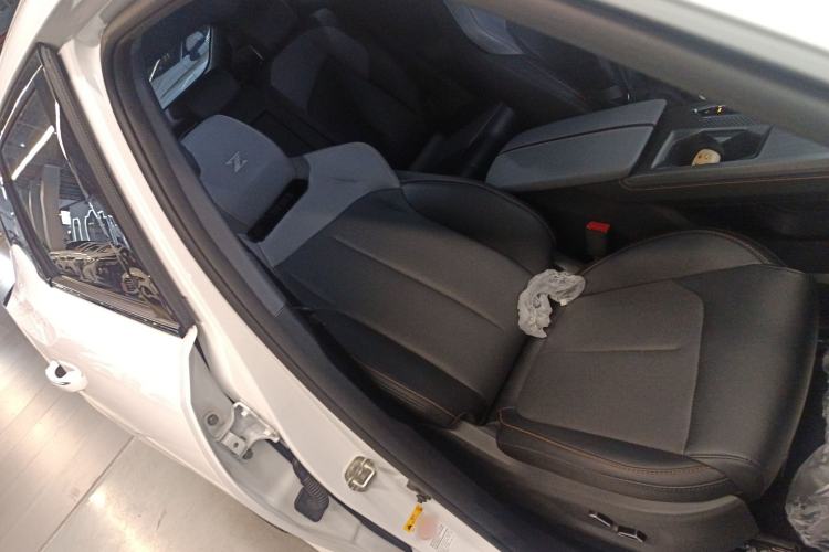 Used CHANGAN OSHAN Z6 New Energy 2022 Blue Whale iDD 150KM Flagship PLUS Smart Parking Edition Right Front Seat