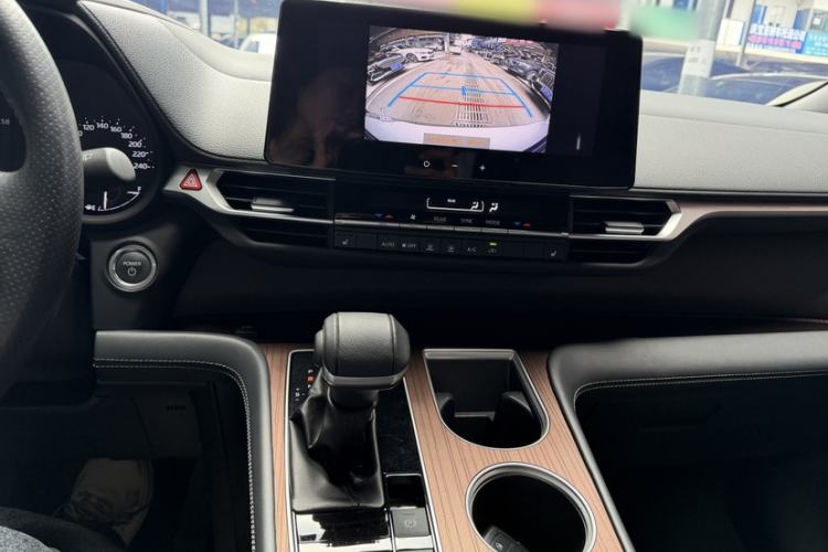 Used Toyota Sienna 2024 2.5L Hybrid Luxury Edition