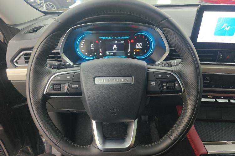 Used JETOUR X70 2025 1.5T Manual Overdrive Version 5 Seats
