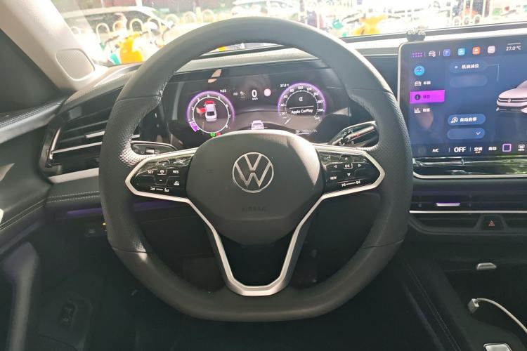 Used Volkswagen Magotan 2024 300TSI DSG Prestige Edition—A Real Eye-Catcher Steering Wheel