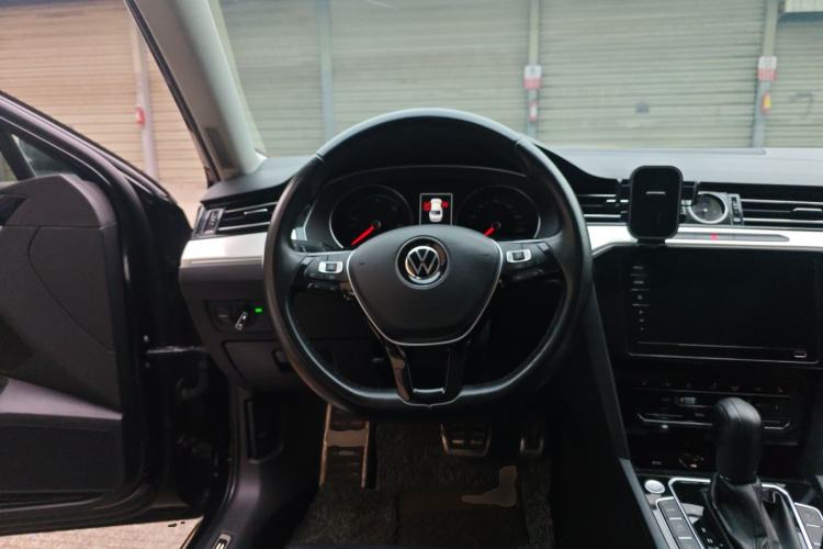 Used Volkswagen Magotan GTE Plug-in Hybrid 2020 GTE Luxury Model Steering Wheel