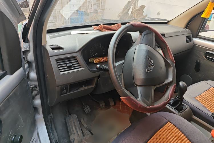 Used Wuling Rongguang S 2021 1.2L Standard Model Window-Sealed Car with Air Conditioning 2 Seats LSI