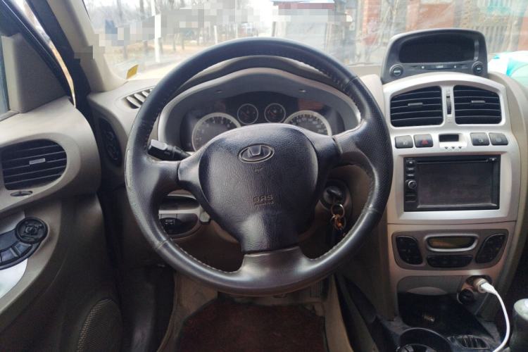Used Huatai Santa Fe Classic 2012 2.0L Gasoline Manual Two-Wheel Drive Navigation Edition Steering Wheel