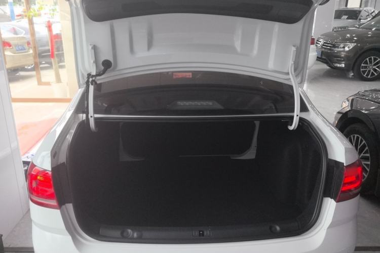 Used Volkswagen Lavida 2018 Classic 1.5L Automatic Fashion Edition China VI Standard Trunk