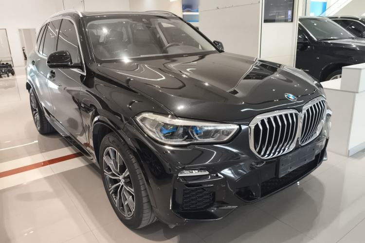 Used BMW X5 2021 xDrive40i M Sport Package Front Right 45 Deg