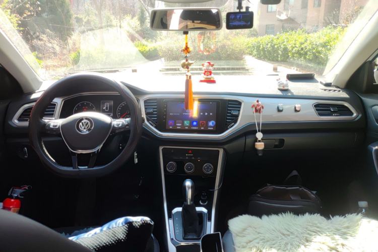 Used Volkswagen T-ROC 2018 230TSI DSG Two-Wheel Drive Advanced Version China V Standard Center Console