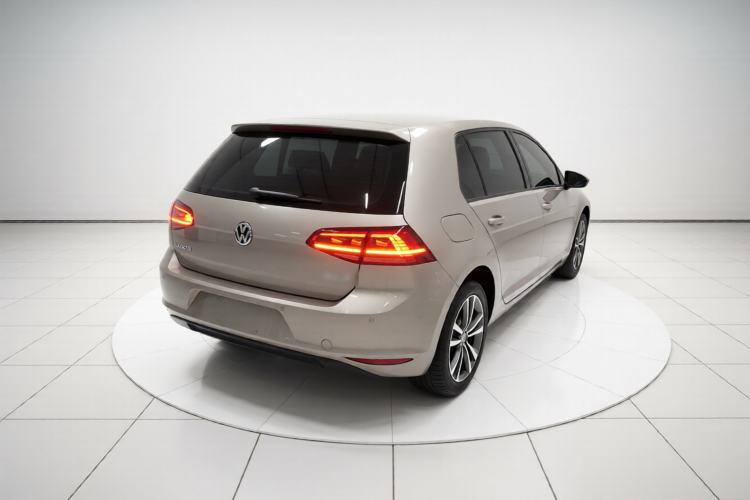 Used Volkswagen Golf 2014 1.6L Manual Fashion Edition
