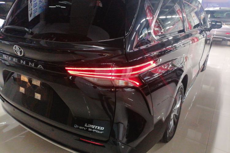 Used Toyota Sienna 2026 Model 2.5L Dual-Engine Four-Wheel-Drive Premium Edition