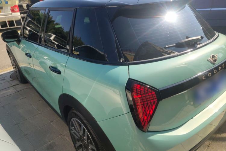 Used Changan MINI 2025 1.5T COOPER Classic Edition Five-Door Version
