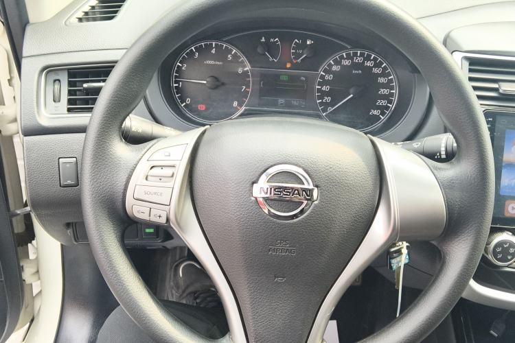 Used Nissan Tiida 2016 1.6L CVT Cool Dynamic Edition
