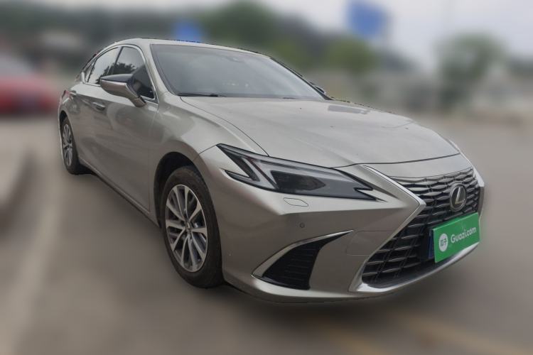 Used Lexus ES 2025 200 Premium Edition Front Right 45 Deg