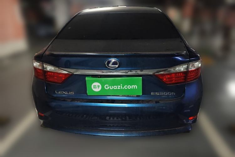 Used Lexus ES 2014 300h Elite Edition Rear