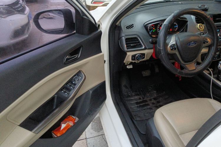 Used Ford Escort 2015 1.5L Automatic Fashion Model Driver Seat