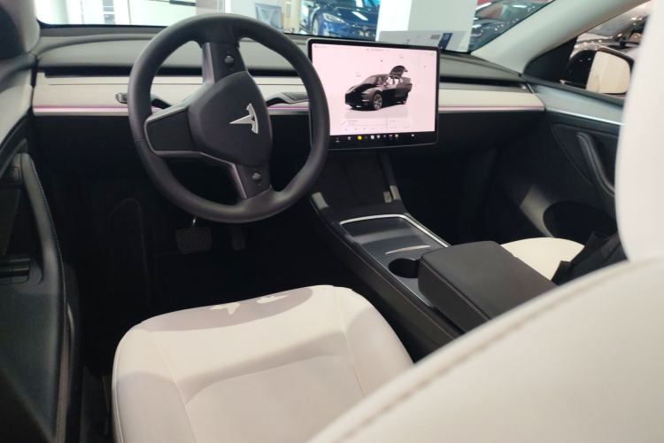 Used Tesla Model Y 2023 Rear-Wheel-Drive Version Center Console